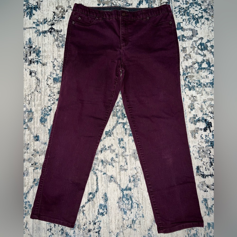 Intro. Maroon Jeans